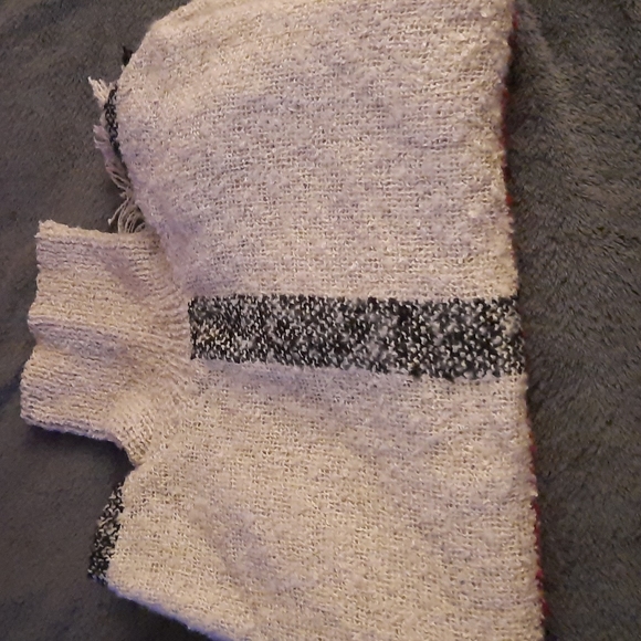 Turtleneck sweater poncho - Picture 7 of 9